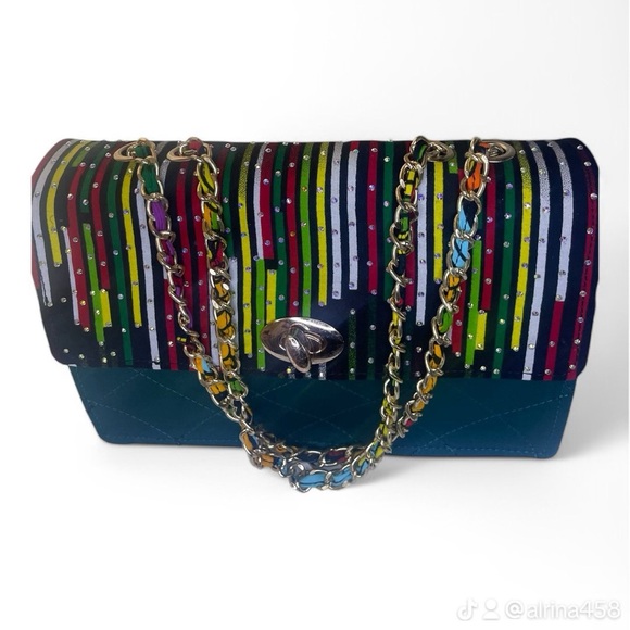 “Vibrant Striped Quilted Chain Bag – Bold & Chic Statement Purse” - Picture 3 of 5